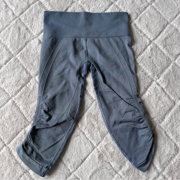 Lululemon | "Heathered Gray" In The Flow Crop II | Size 4 - Picture 4 of 14